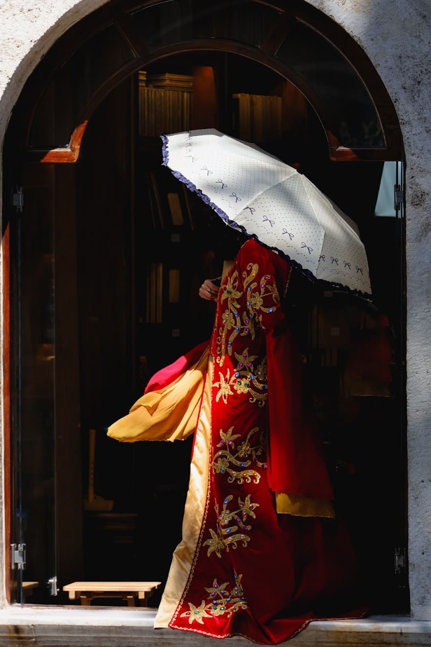 istanbul traditional girl dress